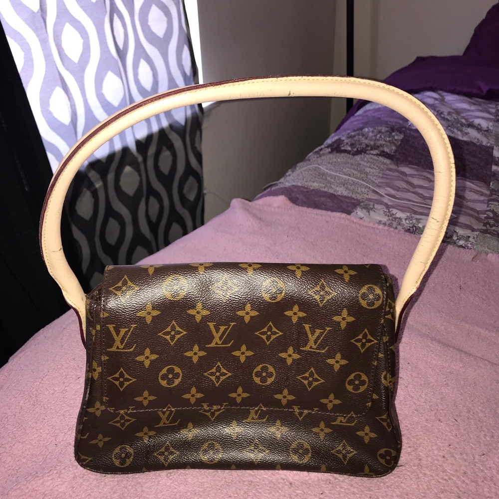 Medium size purse
